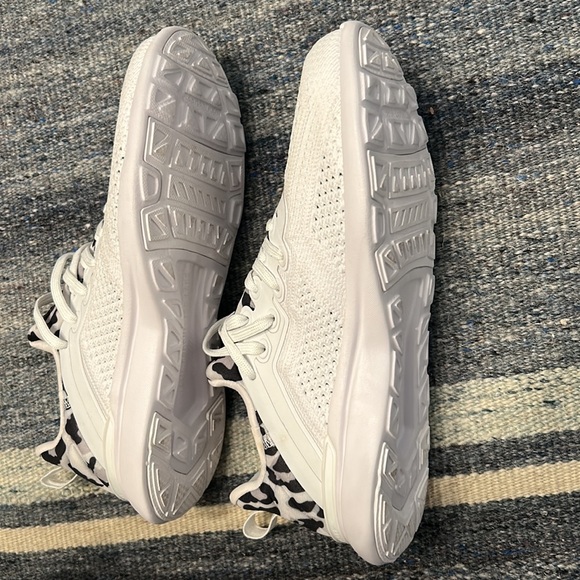 NEW APL White and Cheetah Sneakers - Picture 6 of 9